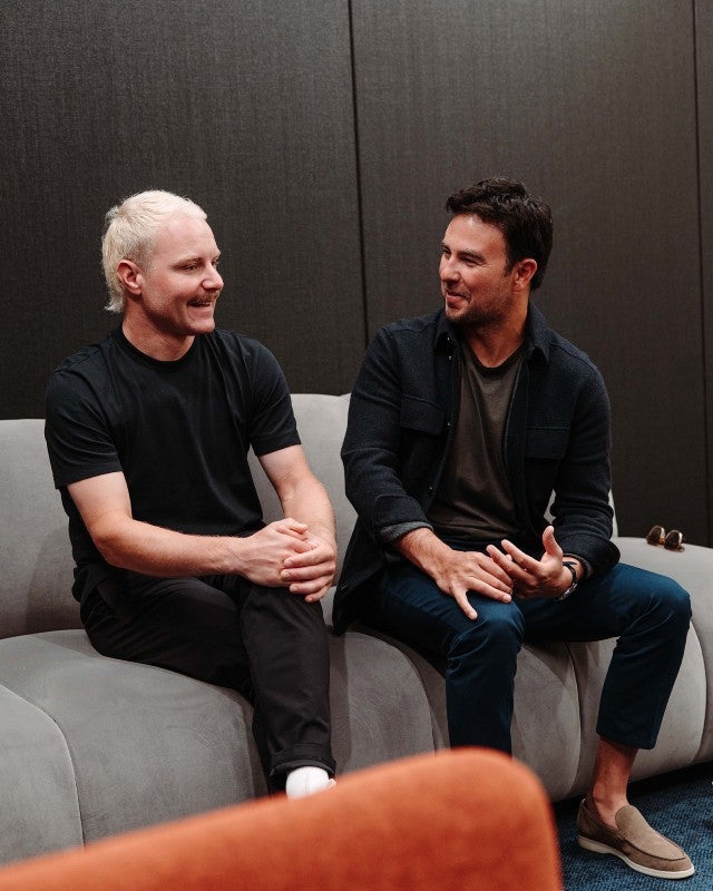 La banda aprobó el apodo para el equipo de Checo y Bottas